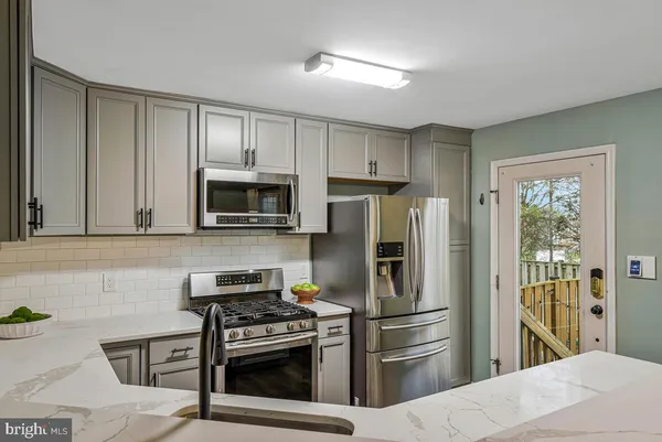 $649,900 | 6819 Signature Circle, Alexandria, VA 22310