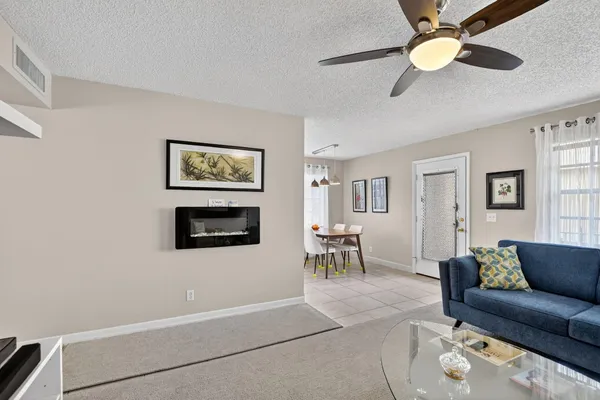 $98,500 | 74 Burgundy B, Delray Beach, FL 33484