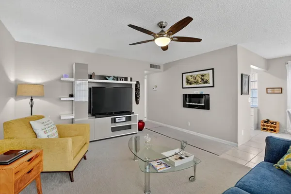 $98,500 | 74 Burgundy B, Delray Beach, FL 33484