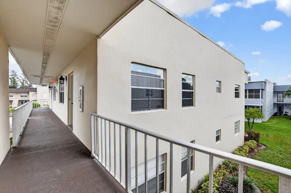 $98,500 | 74 Burgundy B, Delray Beach, FL 33484