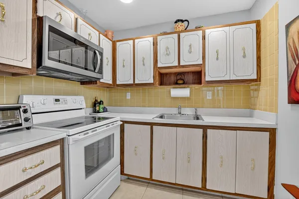 $98,500 | 74 Burgundy B, Delray Beach, FL 33484