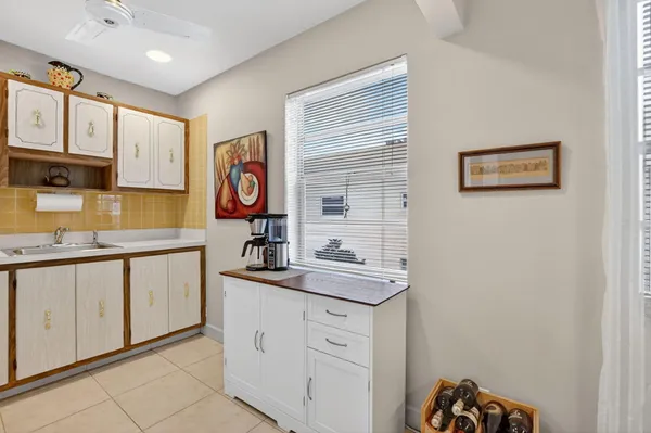 $98,500 | 74 Burgundy B, Delray Beach, FL 33484