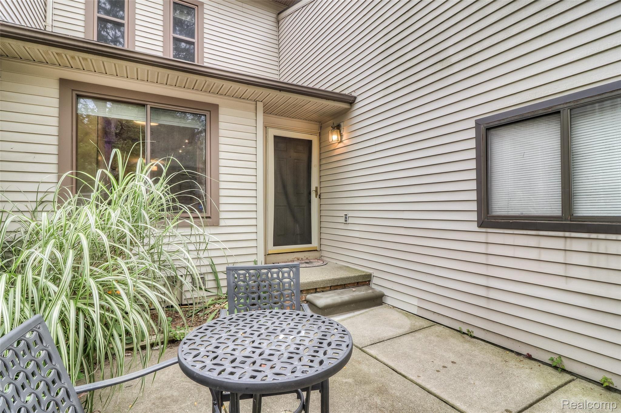 359 Willow Grove Lane Rochester, MI 48307 - Photo 3 of 33 -3.jpg