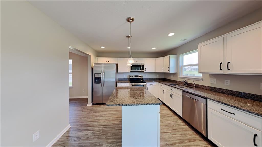 209 Rambling Road Greenfield, IN 46140 - Photo 4 of 22