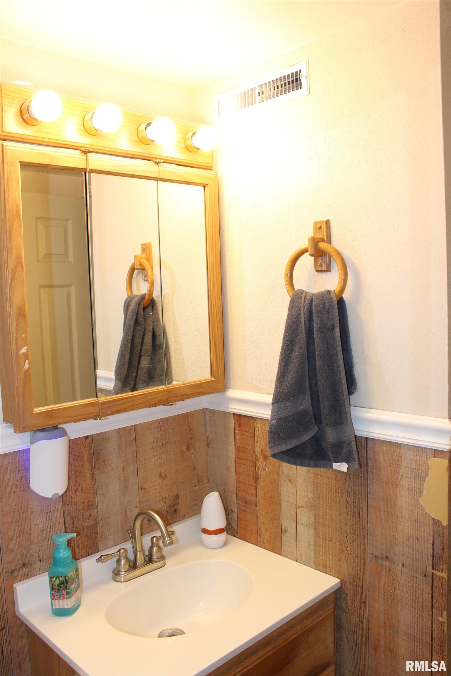 214 West B Street Alpha, IL 61413 - Photo 22 of 24 Gallery Image 22