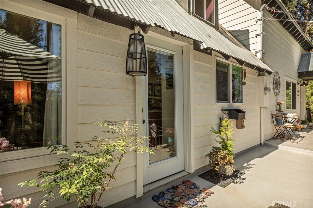 660 Spring Drive Crestline, CA 92322 - Photo 2 of 36