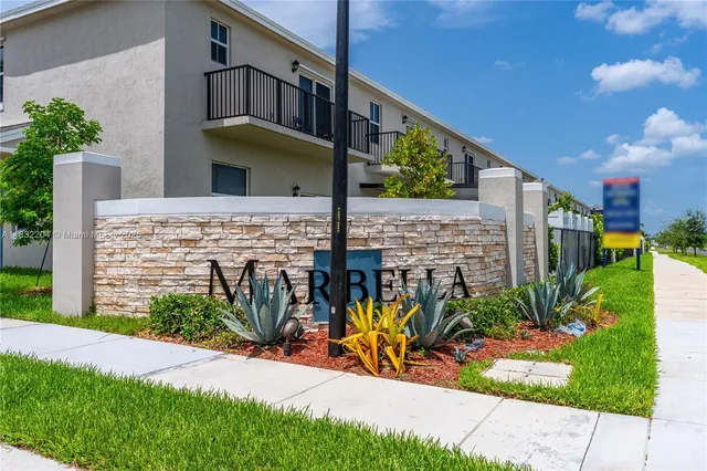 $452,900 | 814 Southeast 19th Street, Unit 814, Homestead, FL 33034