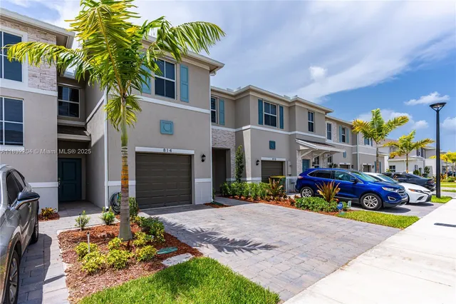 $452,900 | 814 Southeast 19th Street, Unit 814, Homestead, FL 33034