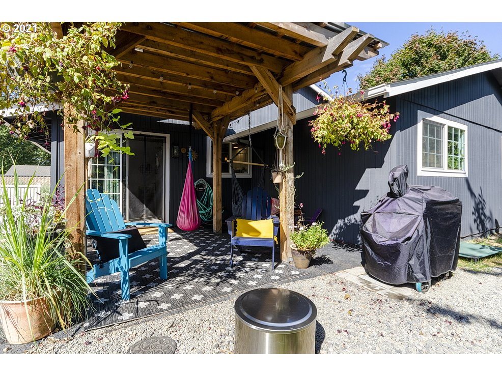 290 Southeast Palmblad Drive Gresham, OR 97080 - Photo 25 of 32 a view of a chairs and table in patio with a fire pit