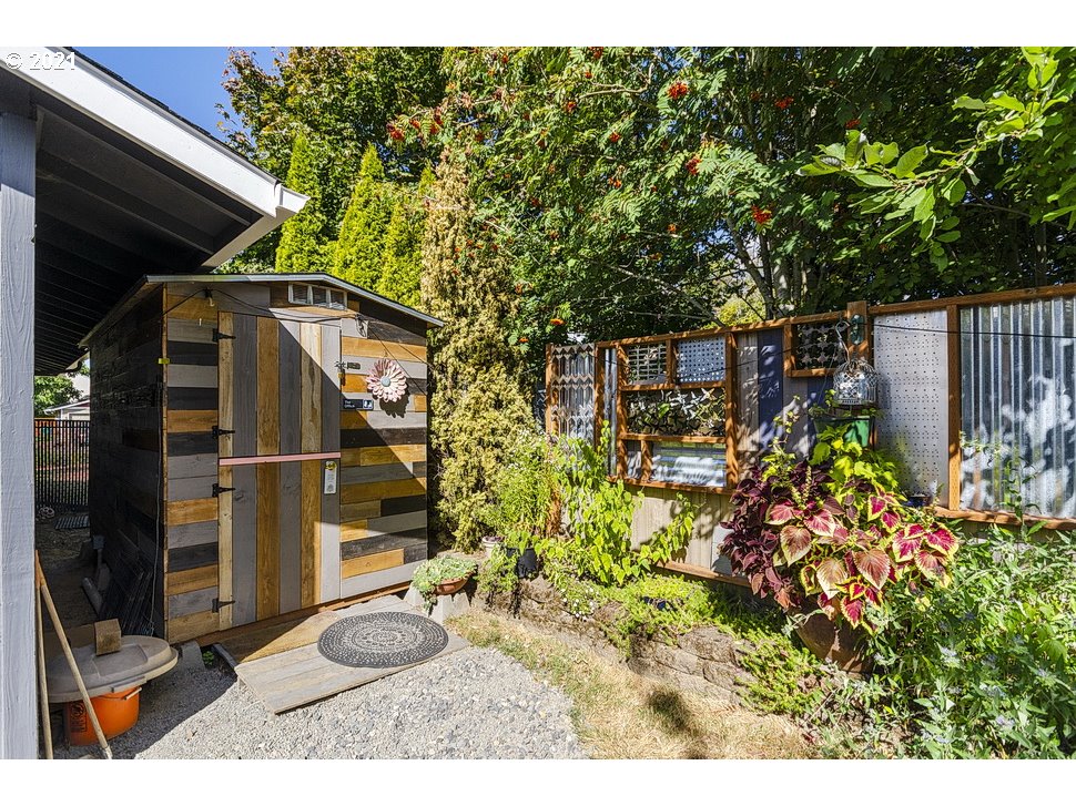 290 Southeast Palmblad Drive Gresham, OR 97080 - Photo 31 of 32 a backyard of a house with lots of green space