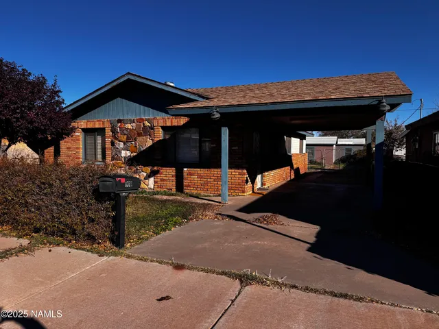 $1,400 | 1012 West Aspinwall Street, Winslow, AZ 86047