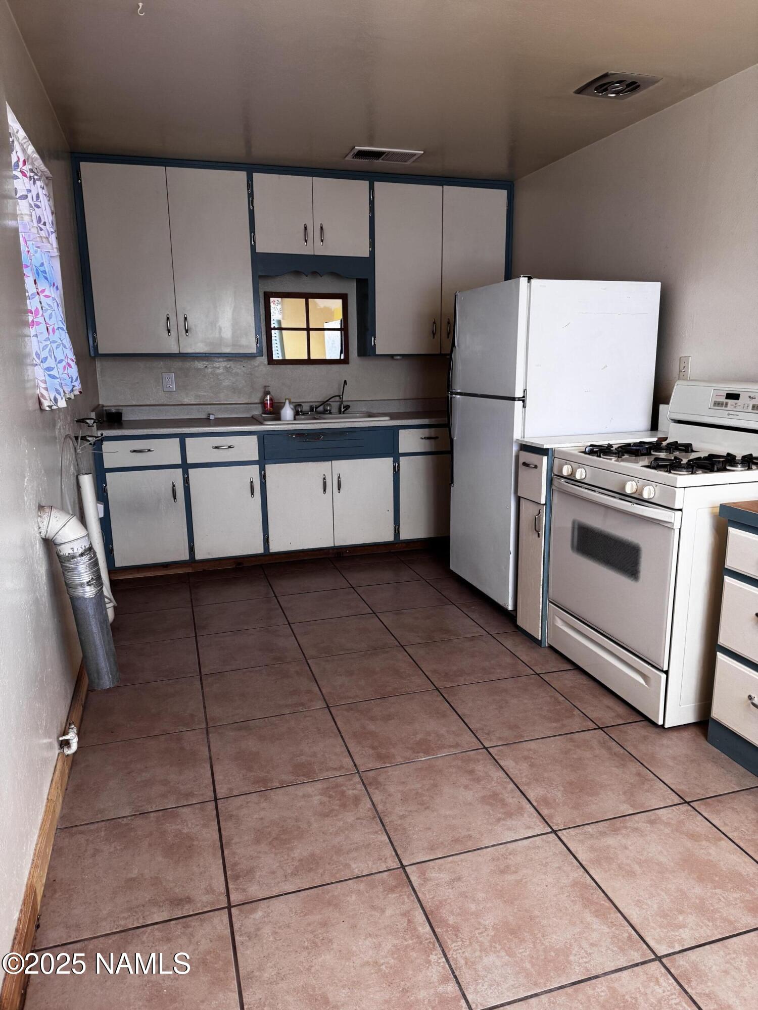 1012 West Aspinwall Street Winslow, AZ 86047 - Photo 2 of 11 IMG_0112