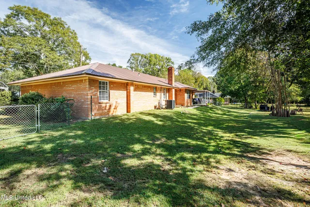 $272,400 | 306 East Court Avenue, Mendenhall, MS 39114