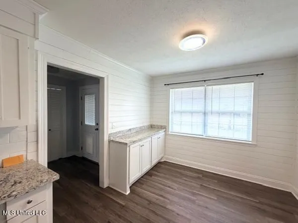 $259,900 | 306 East Court Avenue, Mendenhall, MS 39114