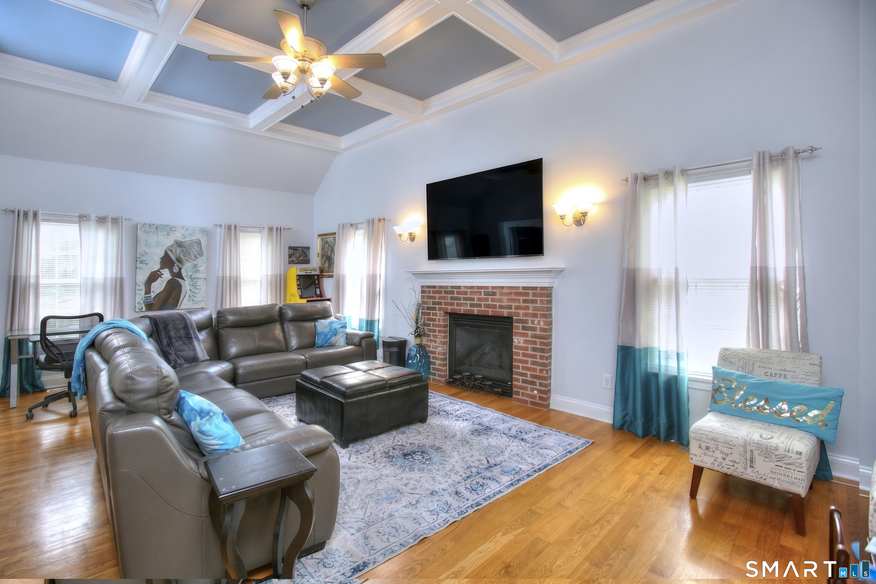 765 Cutspring Road Stratford, CT 06614 - Photo 3 of 33