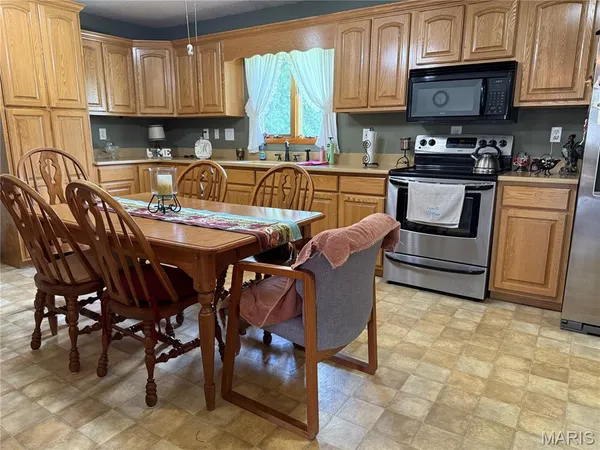 $550,000 | 17351 Hwy Nn, Bowling Green, MO 63334