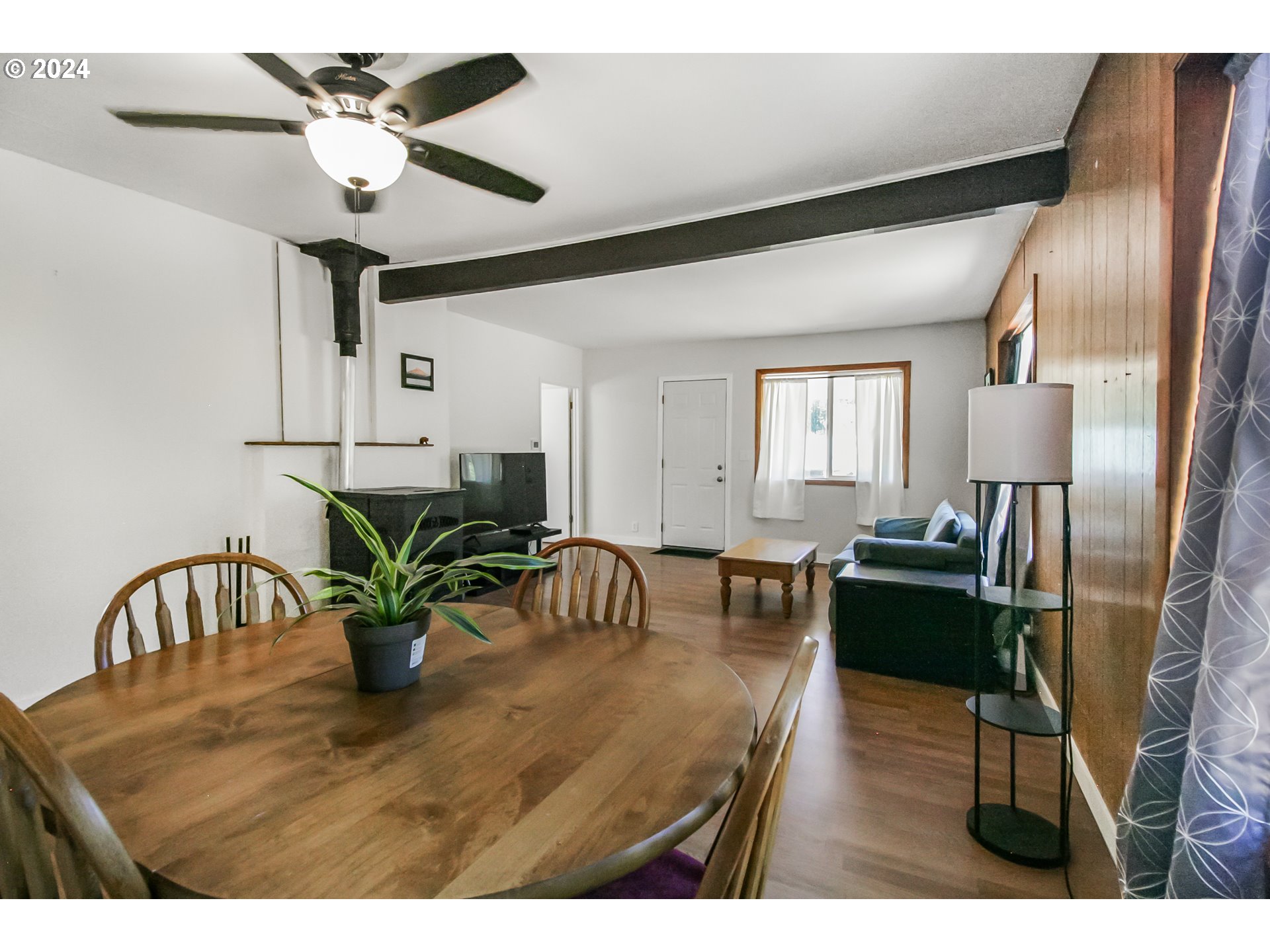20239 Northwest Pihl Road Banks, OR 97106 - Photo 8 of 35 a living room with furniture potted plant and a chandelier