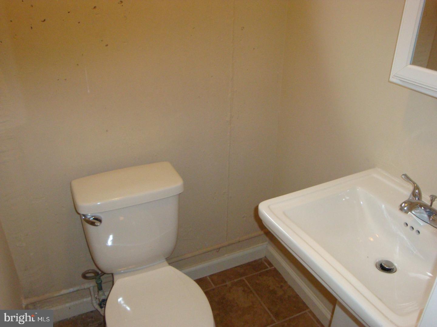 10830 East Keswick Road Philadelphia, PA 19154 - Photo 20 of 21 Half Bath