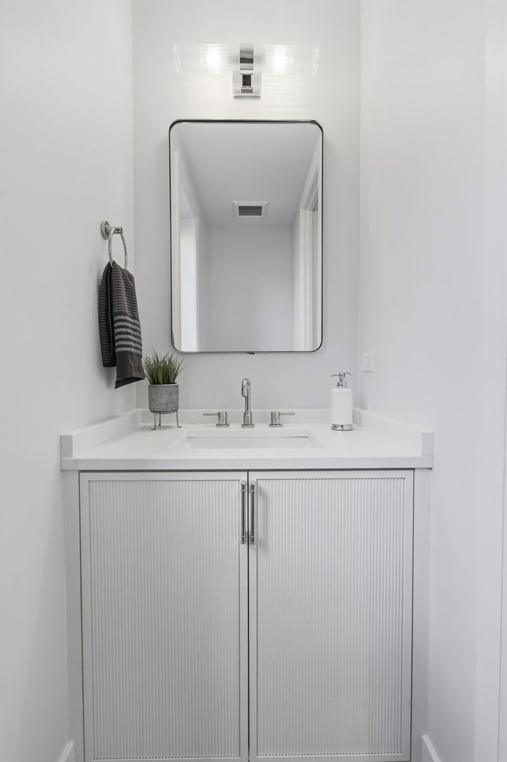 1849 North Mohawk Street, Unit 1 Chicago, IL 60614 - Photo 20 of 33