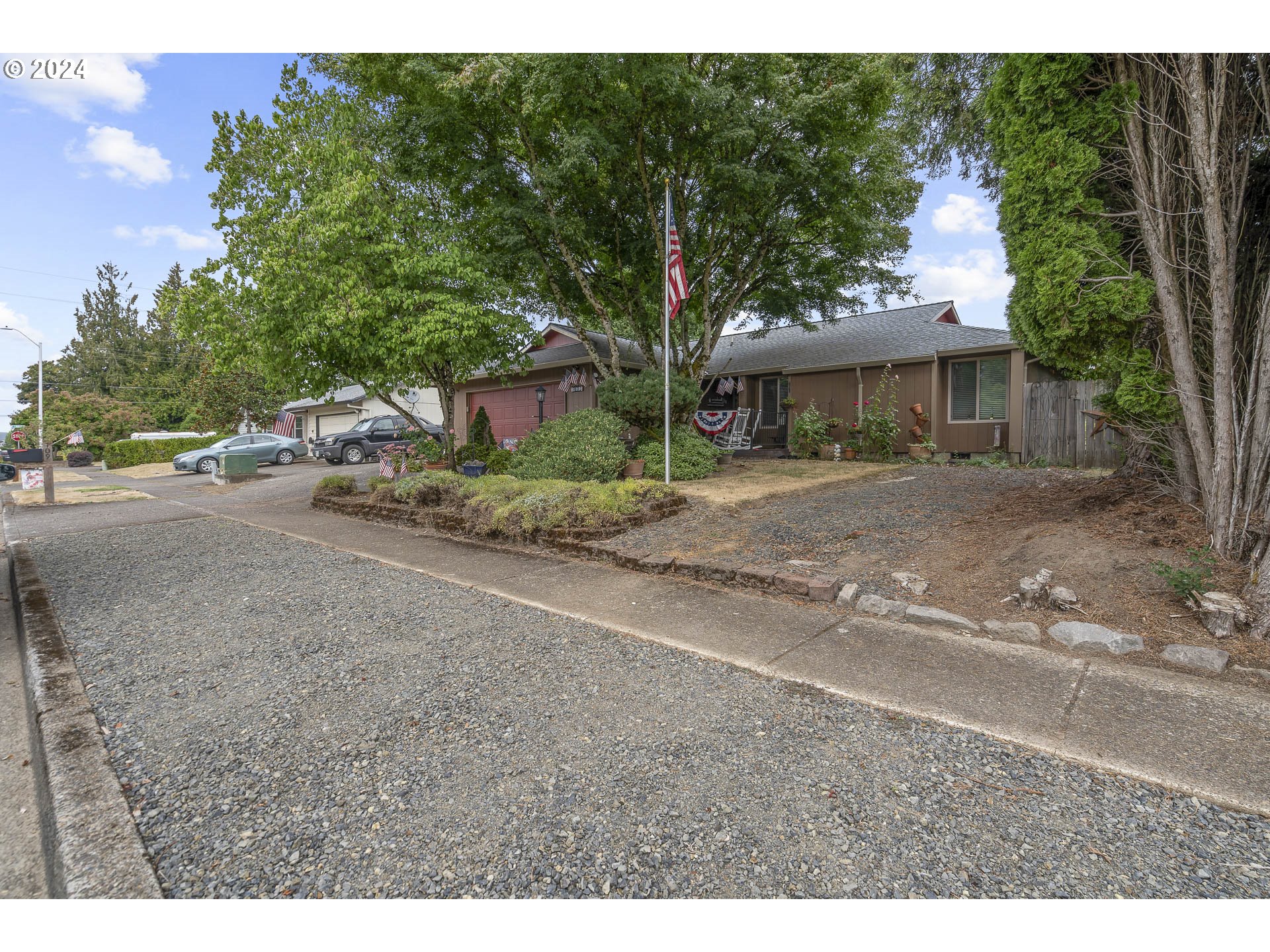 109 Pinehurst Drive Newberg, OR 97132 - Photo 3 of 34