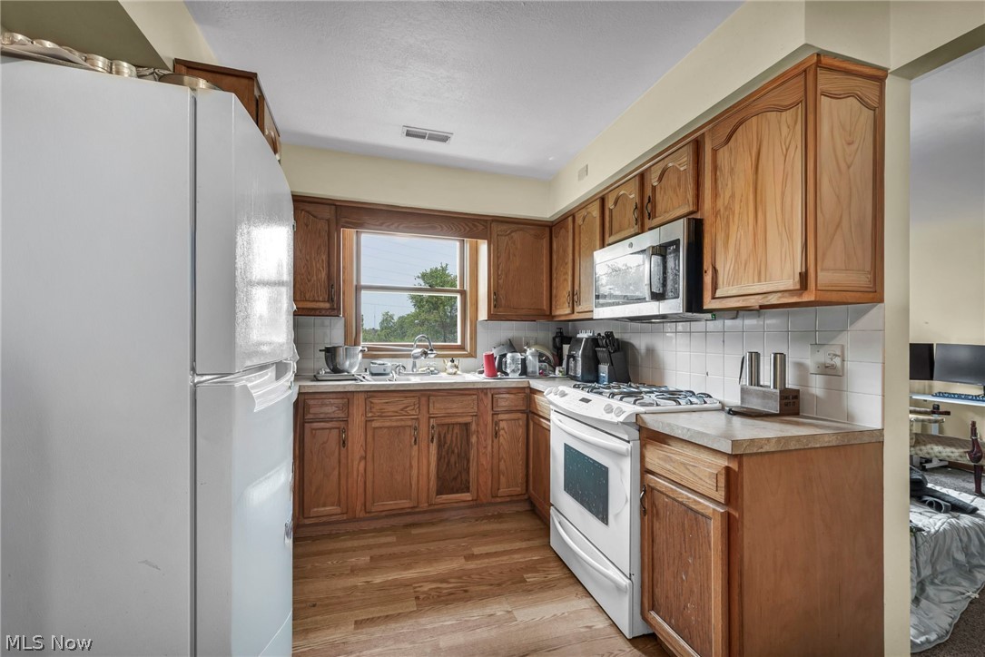 1206 Lawrence Road Northeast Canton, OH 44705 - Photo 11 of 26