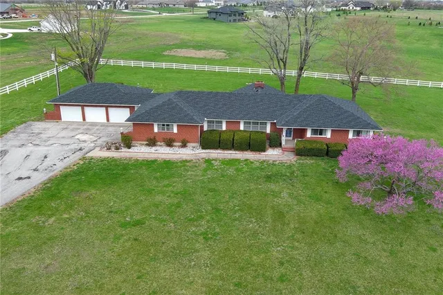 $583,000 | 24800 Milton Thompson Road, Lee's Summit, MO 64086