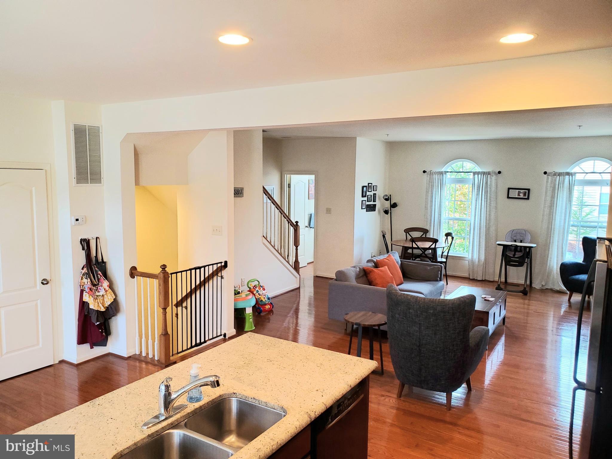 9827 Solar Course Laurel, MD 20723 - Photo 4 of 57