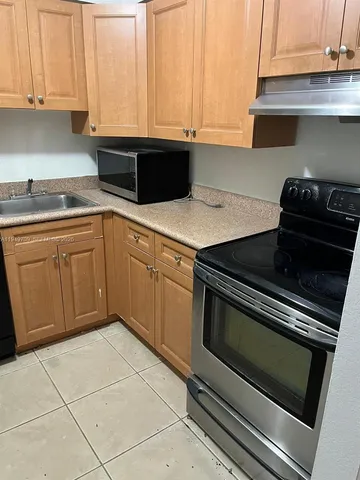 $1,850 | 5221 Geneva Court, Unit 302, Doral, FL 33166