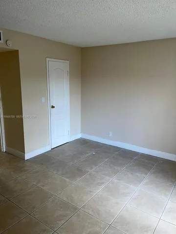 $1,850 | 5221 Geneva Court, Unit 302, Doral, FL 33166