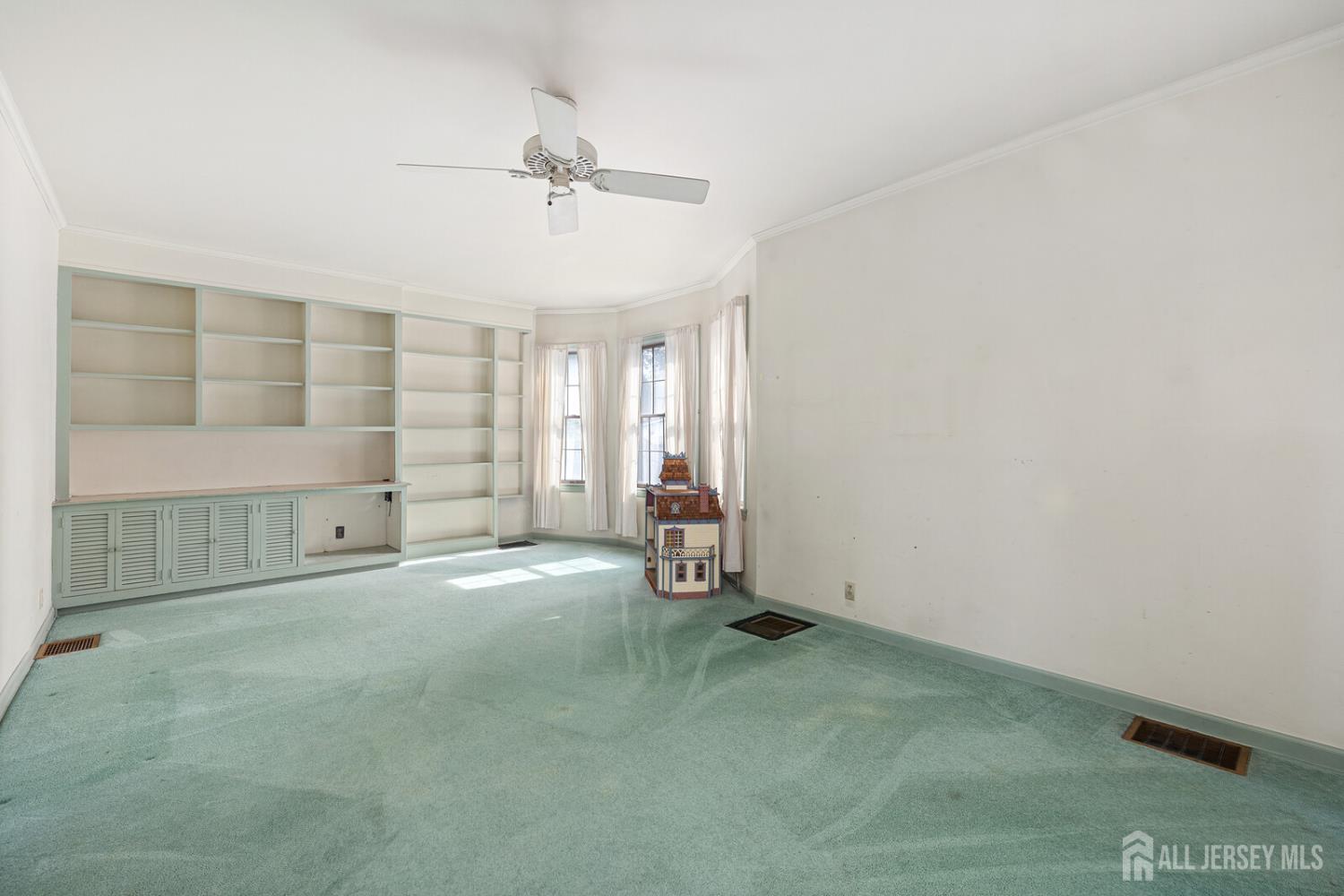 445 Mountain View Terrace Dunellen, NJ 08812 - Photo 12 of 39