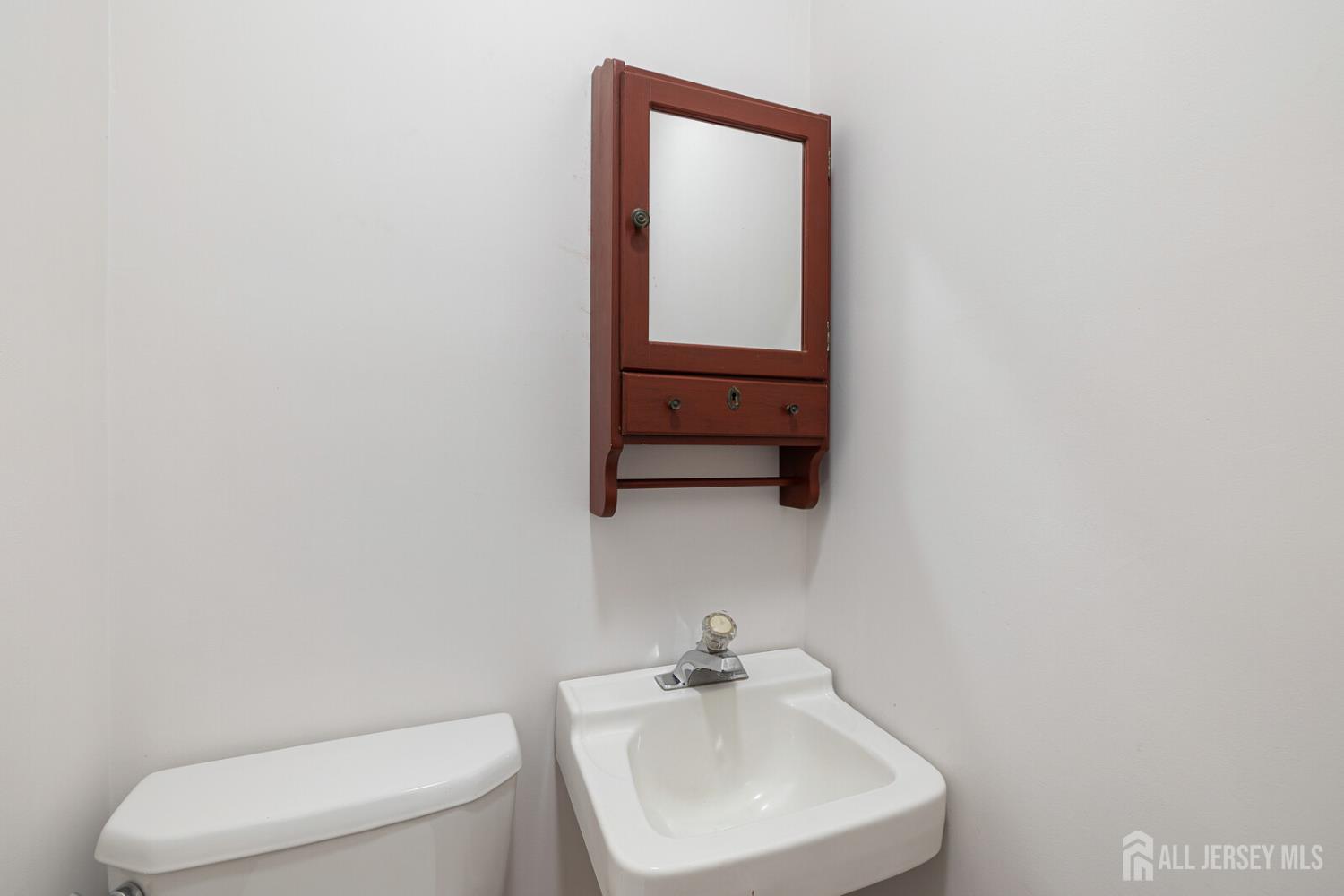 445 Mountain View Terrace Dunellen, NJ 08812 - Photo 15 of 39