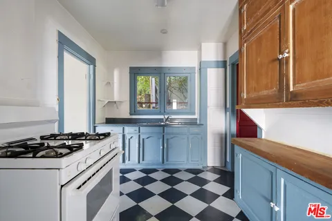 $1,000,000 | 1627 Fargo Street, Los Angeles, CA 90026