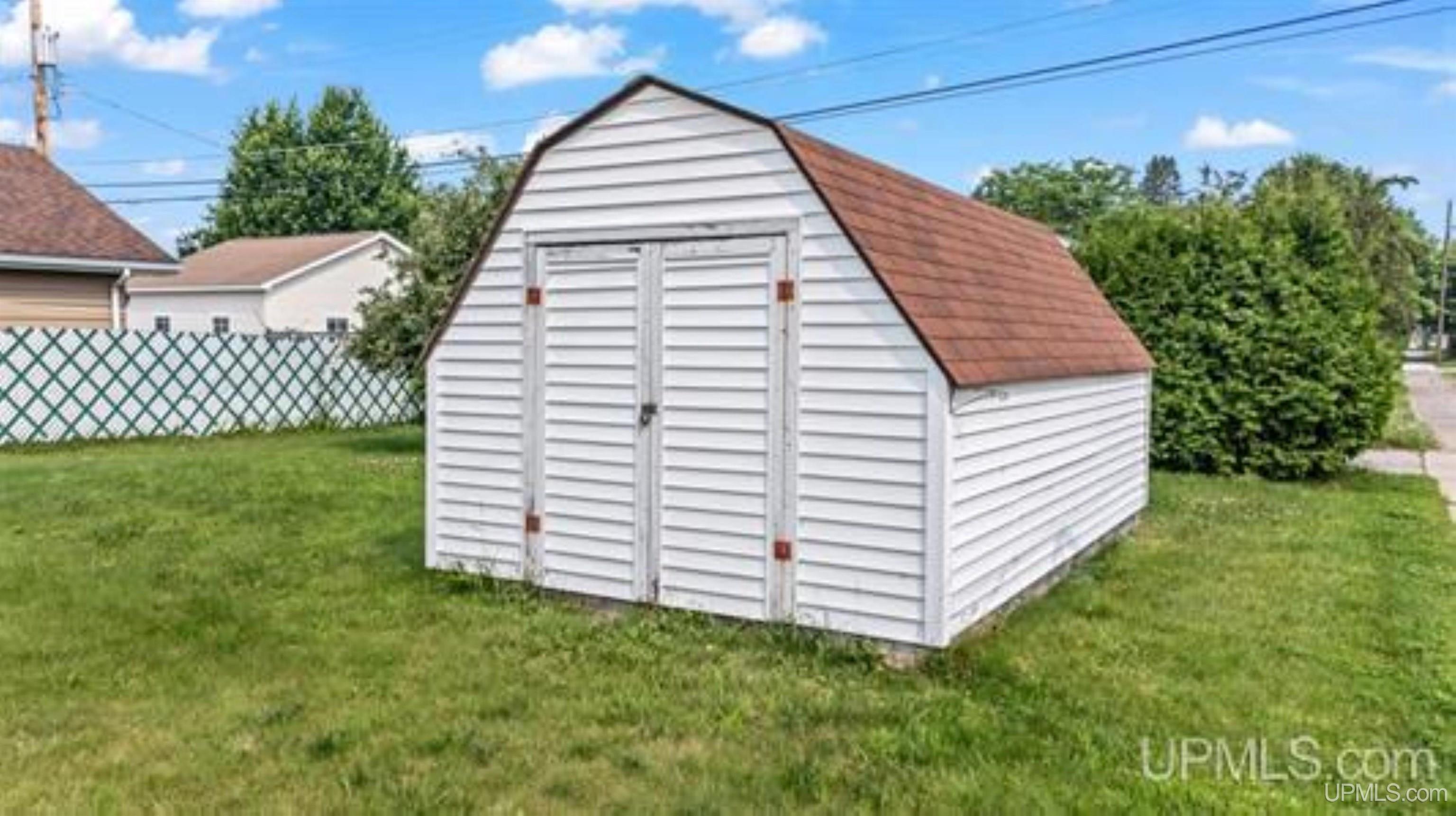 1020 South 18th Street Escanaba, MI 49829 - Photo 5 of 38