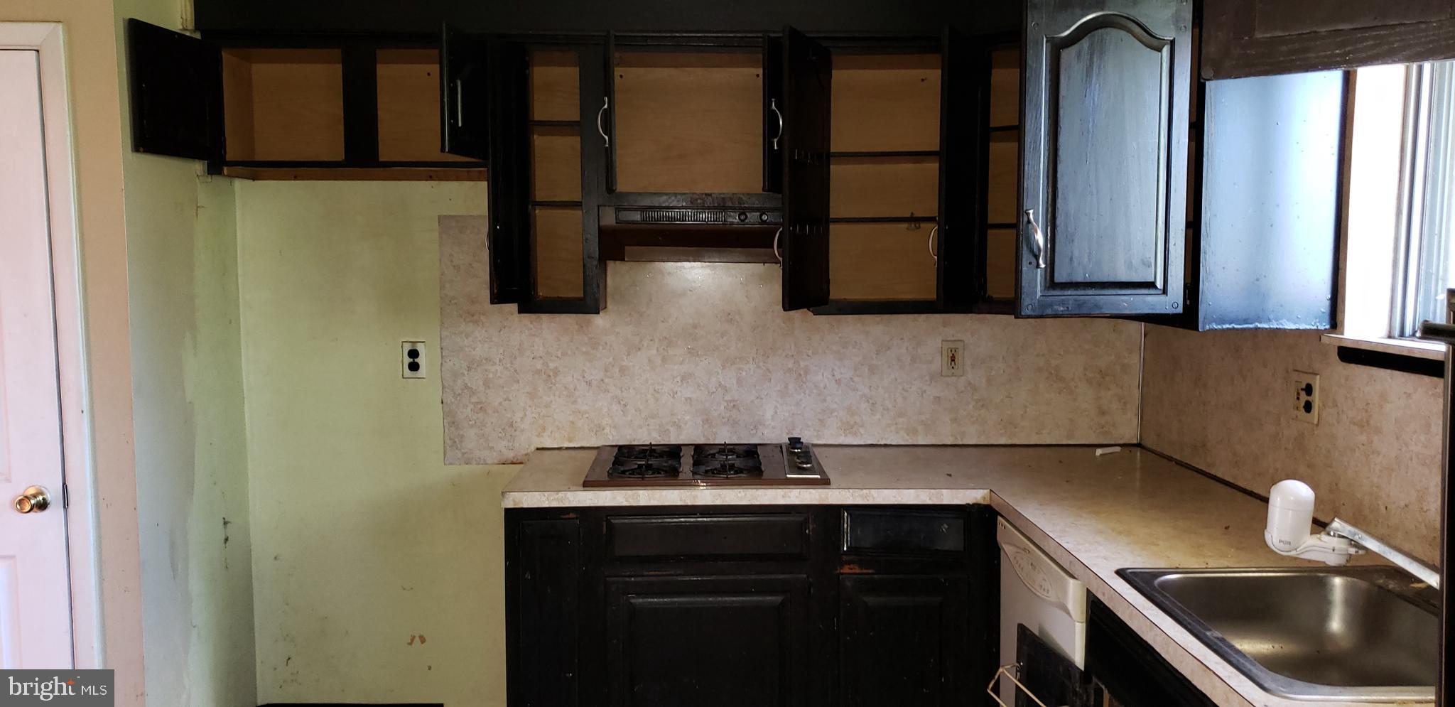 849 West County Line Road Warminster, PA 18974 - Photo 5 of 18