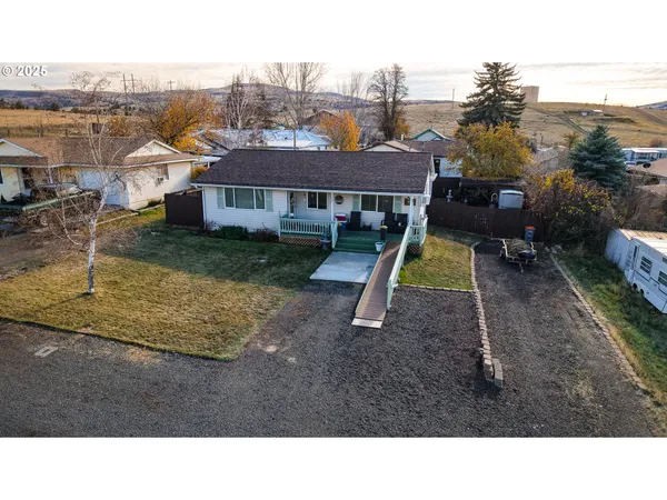 $275,000 | 1225 East B Street, Fossil, OR 97830