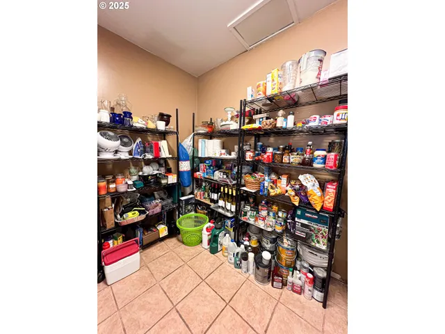 $275,000 | 1225 East B Street, Fossil, OR 97830