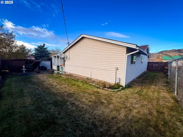 $275,000 | 1225 East B Street, Fossil, OR 97830