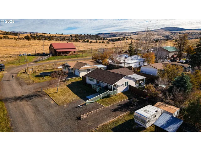 $275,000 | 1225 East B Street, Fossil, OR 97830