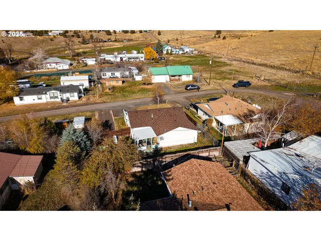 $275,000 | 1225 East B Street, Fossil, OR 97830