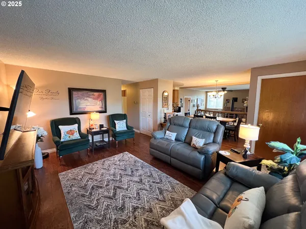 $275,000 | 1225 East B Street, Fossil, OR 97830