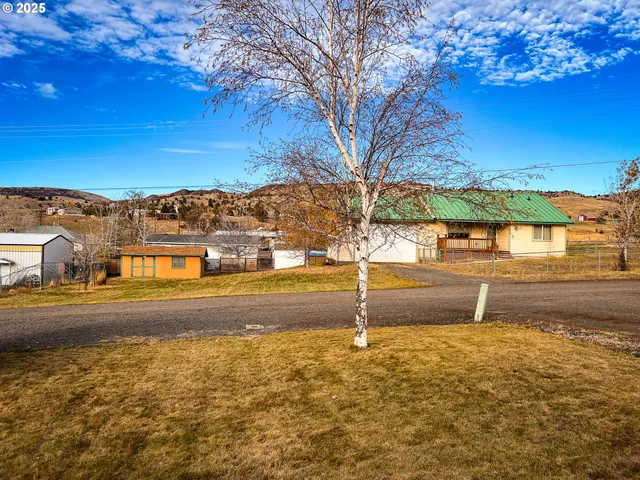 $275,000 | 1225 East B Street, Fossil, OR 97830
