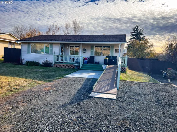 $275,000 | 1225 East B Street, Fossil, OR 97830