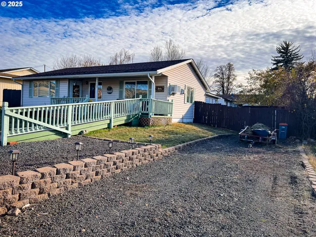 $275,000 | 1225 East B Street, Fossil, OR 97830