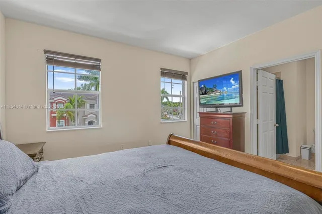 $2,300 | 755 East Mowry Court, Homestead, FL 33030