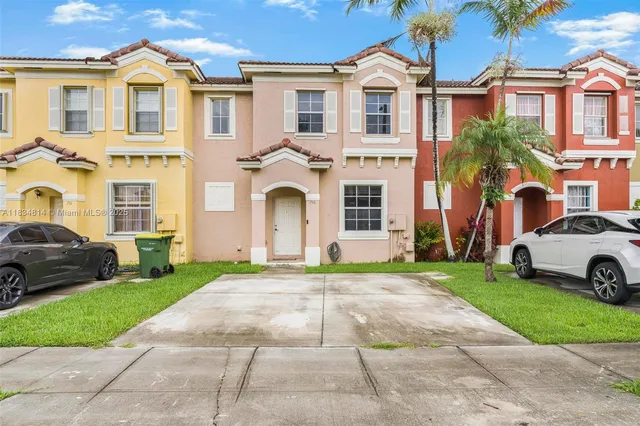 $2,300 | 755 East Mowry Court, Homestead, FL 33030