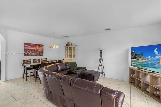 $2,300 | 755 East Mowry Court, Homestead, FL 33030