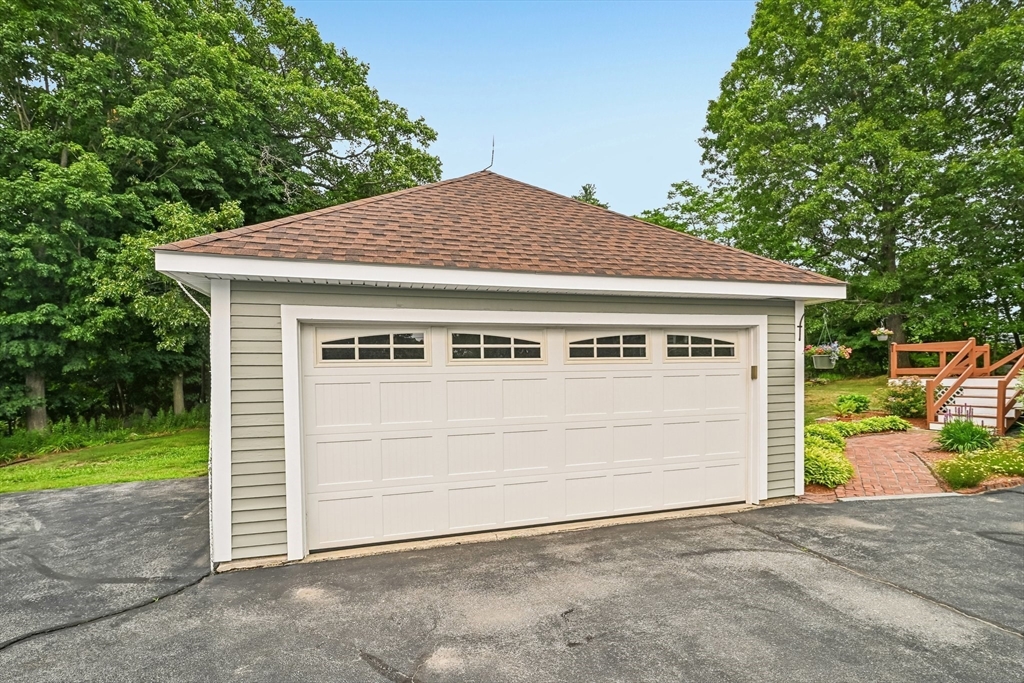615 Mammoth Road Dracut, MA 01826 - Photo 4 of 41