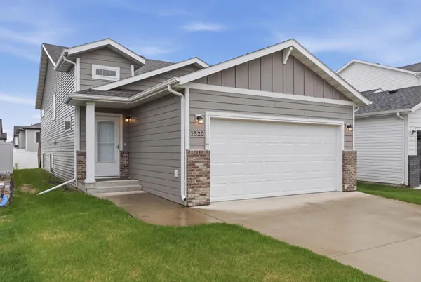 $350,000 | 1520 67th Avenue South, Fargo, ND 58104
