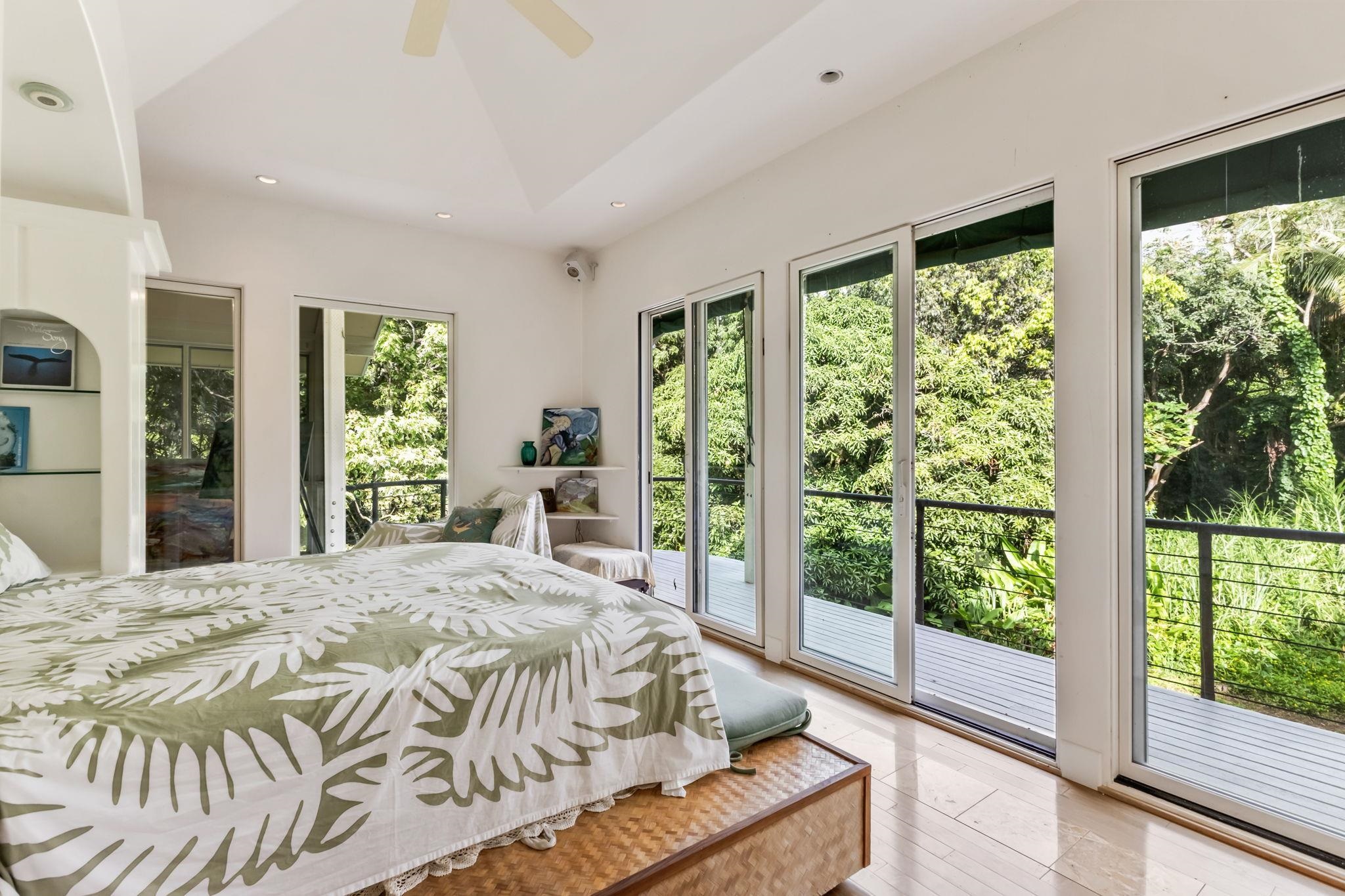 6900 Hana Highway Haiku, HI 96708 - Photo 17 of 50 Main House Primary Suite