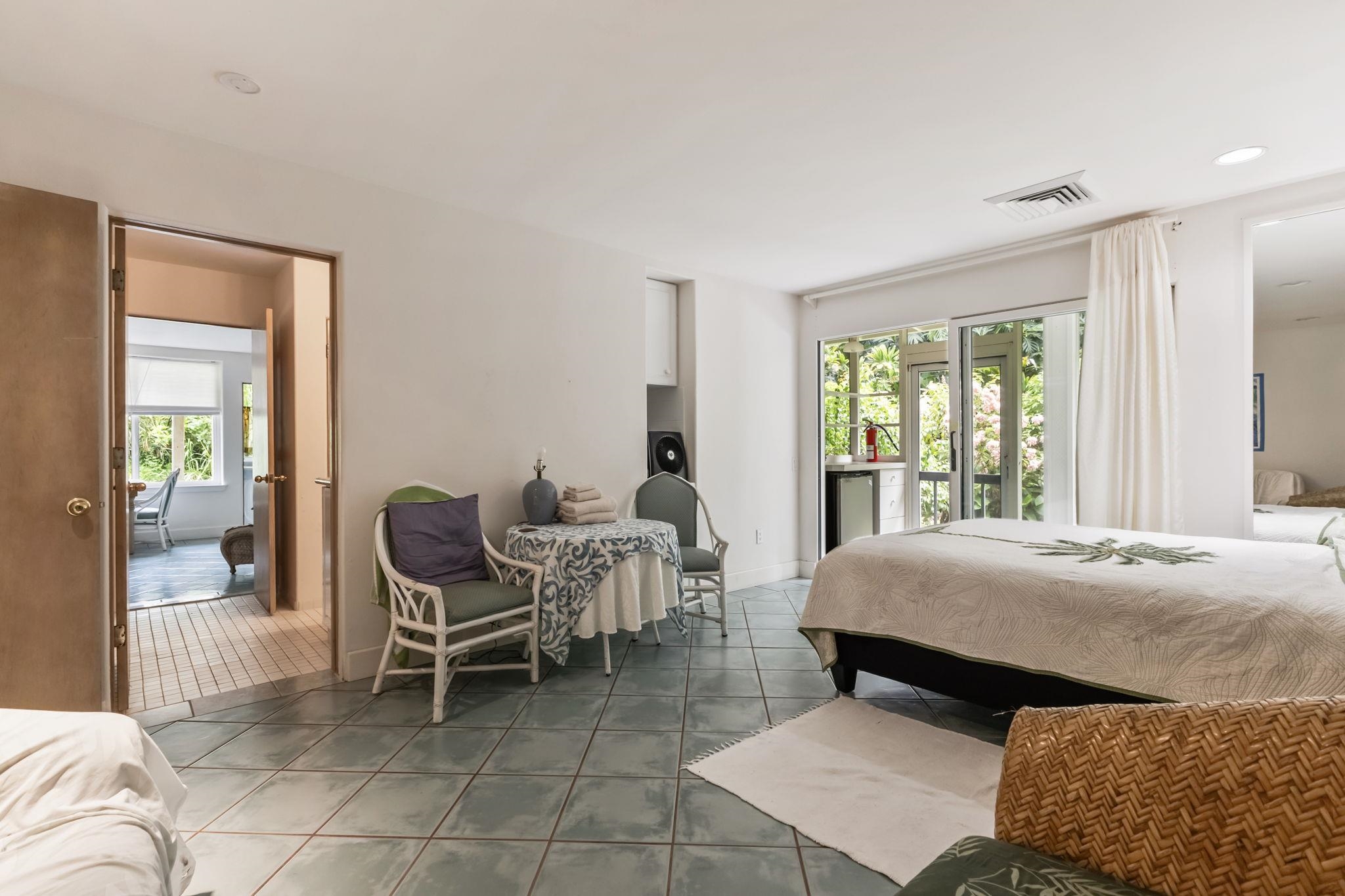 6900 Hana Highway Haiku, HI 96708 - Photo 25 of 50 Main House Downstairs Bedroom
